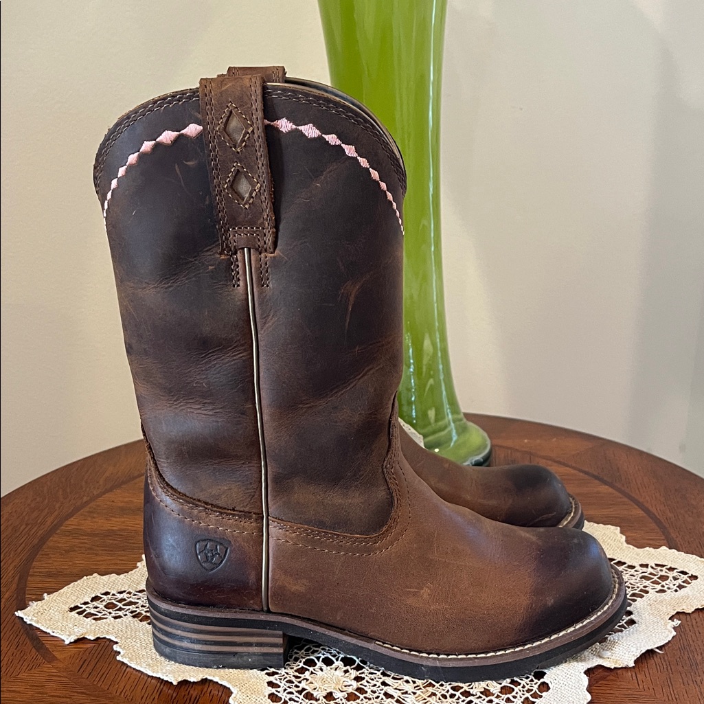 Ariat Unbridled Roper Boot 6 Round Toe~Horseman Heel~Distressed Brown~Farm/Ranch